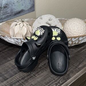 Crocs Kids' Classic Glow Black Cat Clog.
 SZ 10​